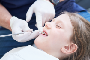 a child visiting their orthodontist 